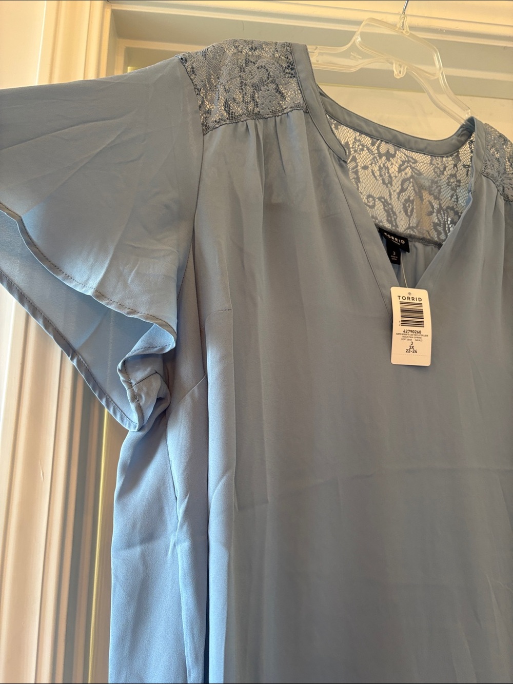 NWT Torrid Harper Lace Yoke Flutter Sleeve Blouse 3x 22/24 - Picture 3 of 5